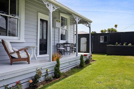 Photo of property in 10 Lincoln Street, Patea, 4520