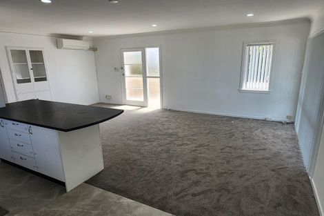 Photo of property in 623 Glenfield Road, Totara Vale, Auckland, 0629