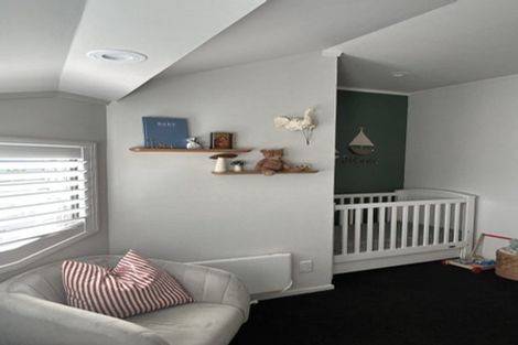 Photo of property in 8 Countess Close, Maupuia, Wellington, 6022