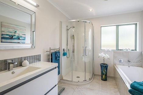 Photo of property in 127 Realm Drive, Paraparaumu, 5032