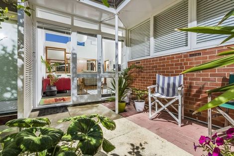 Photo of property in 4/6 North Avenue, Narrow Neck, Auckland, 0624