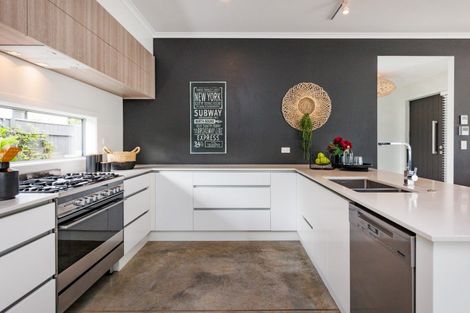 Photo of property in 1 Montgomery Terrace, Hokowhitu, Palmerston North, 4410