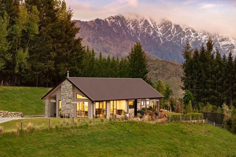 Photo of property in 86 Mountain View Road, Dalefield, Queenstown, 9371
