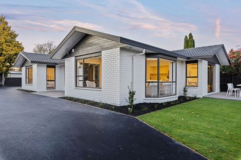 Photo of property in 5 Cricklewood Place, Avonhead, Christchurch, 8042