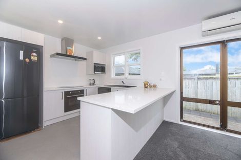 Photo of property in 11 Ingleby Place, Kelston, Auckland, 0602