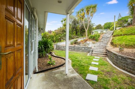 Photo of property in 15 Tainui Terrace, Tawa, Wellington, 5028