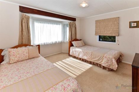 Photo of property in 2 Evanda Crescent, Conifer Grove, Takanini, 2112