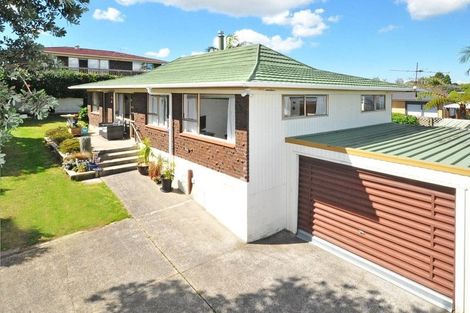 Photo of property in 2/13 Waitaki Street, Henderson, Auckland, 0612