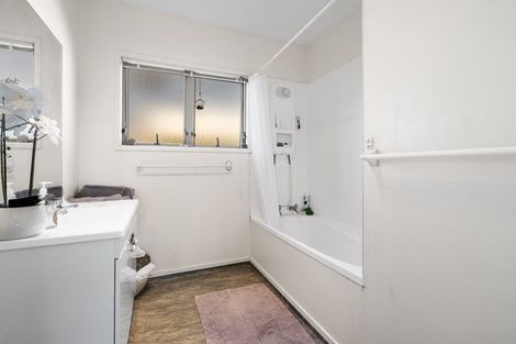 Photo of property in 10a Holman Road, Te Atatu Peninsula, Auckland, 0610