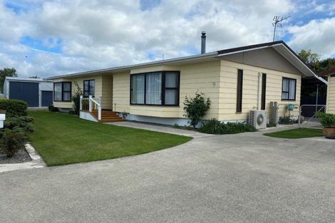 Photo of property in 9 Chisholm Place, Carterton, 5713