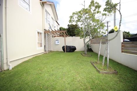 Photo of property in 2/57 Gladstone Road, Northcote, Auckland, 0627