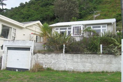 Photo of property in 284 Queens Drive, Lyall Bay, Wellington, 6022
