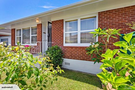 Photo of property in 2/22 Inverness Road, Browns Bay, Auckland, 0630