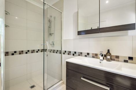 Photo of property in 1/72 Roseberry Avenue, Birkenhead, Auckland, 0626