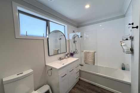 Photo of property in 20a Chetwode Grove, Newlands, Wellington, 6037