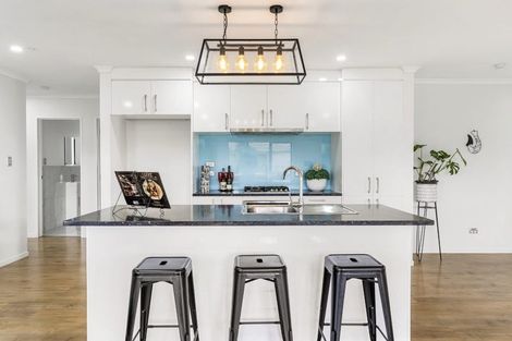 Photo of property in 33 Koroheke Road, Takanini, 2110