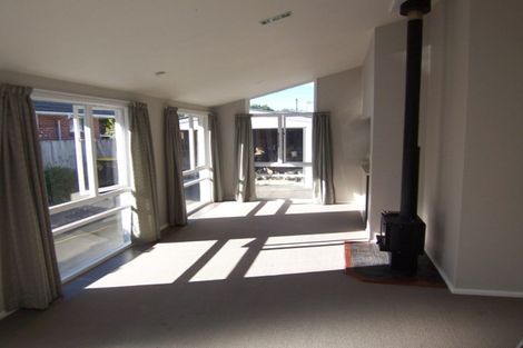Photo of property in 77 Greendale Avenue, Avonhead, Christchurch, 8042