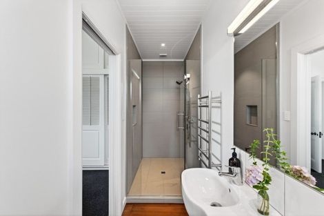 Photo of property in 27 Neeve Road, Taradale, Napier, 4112