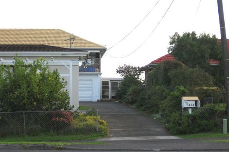 Photo of property in 1/424 Old Te Atatu Road, Te Atatu Peninsula, Auckland, 0610