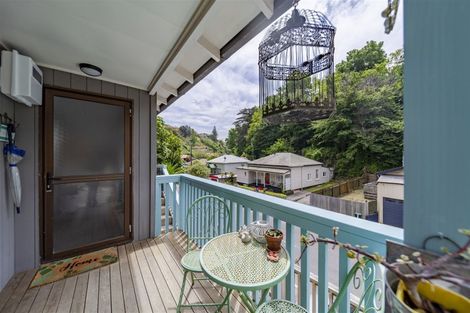 Photo of property in 90 Shakespeare Road, Bluff Hill, Napier, 4110