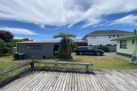 Photo of property in 15 Moor Avenue, Te Atatu Peninsula, Auckland, 0610