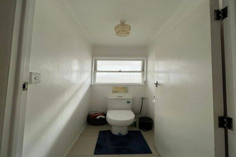 Photo of property in 2/390 Glenfield Road, Glenfield, Auckland, 0629