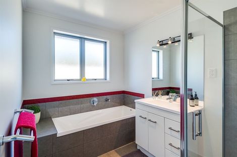 Photo of property in 1 Cambridge Terrace, Taradale, Napier, 4112