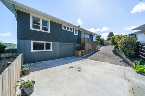 Photo of property in 11 Pauline Way, Paparangi, Wellington, 6037