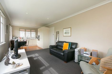 Photo of property in 5 Pendarves Street, New Plymouth, 4310