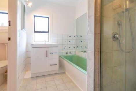 Photo of property in 29 Archibald Road, Kelston, Auckland, 0602