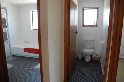 Photo of property in 12 Timaru Road, Waimate, 7924