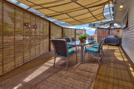 Photo of property in 22 Crompton Road, Massey, Auckland, 0614