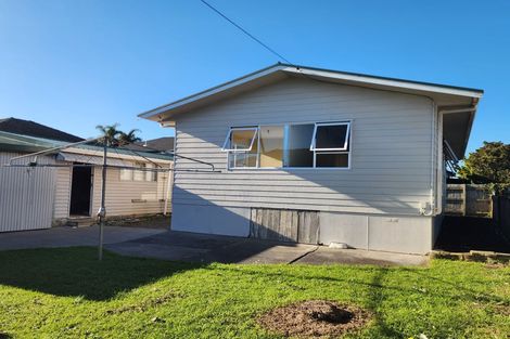 Photo of property in 40 Farquhar Road, Glendene, Auckland, 0602