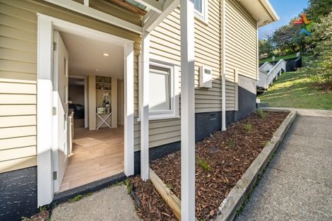 Photo of property in 21 Franklyn Road, Tawa, Wellington, 5028