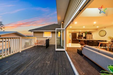 Photo of property in 21 Franklyn Road, Tawa, Wellington, 5028