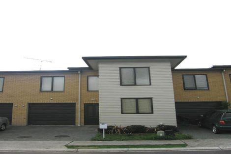 Photo of property in 25 Barnea Circle, Glen Eden, Auckland, 0602