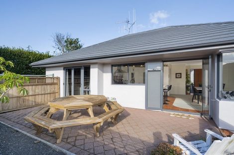 Photo of property in 2 Holcombrooke Lane, Welcome Bay, Tauranga, 3175