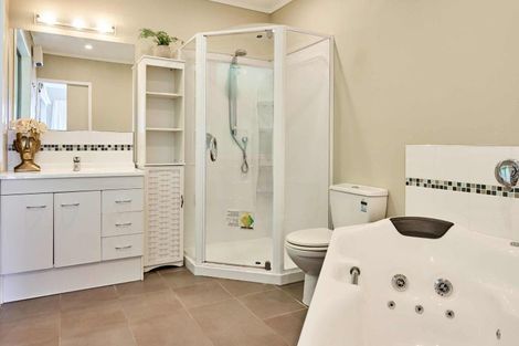 Photo of property in 4 Meridian Way, Whitby, Porirua, 5024