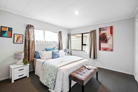 Photo of property in 2/17 Anglers Way, Wattle Downs, Auckland, 2102