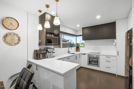 Photo of property in 3 Farquhars Road, Redwood, Christchurch, 8051