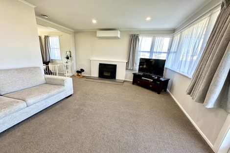 Photo of property in 4 Lyndon Place, Manurewa, Auckland, 2102