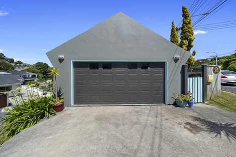 Photo of property in 2b Cherry Grove, Strathmore Park, Wellington, 6022