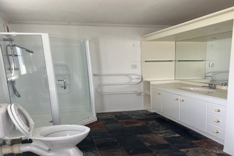 Photo of property in 18 Bradbury Road, Botany Downs, Auckland, 2010