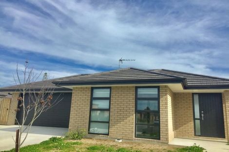 Photo of property in 32 Regis Park Drive, Pukekohe, 2120