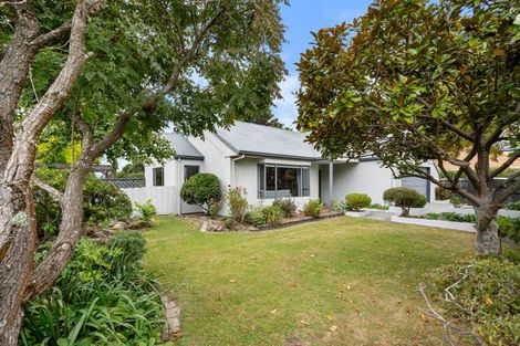 Photo of property in 21 Thornwood Place, Redwood, Christchurch, 8051