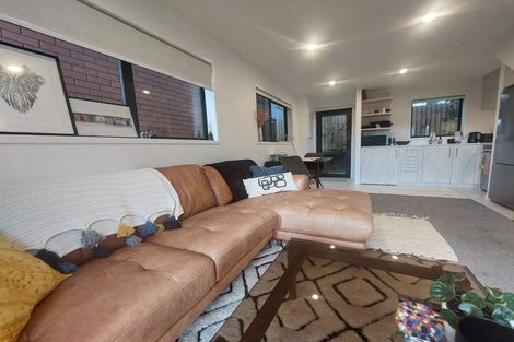 Photo of property in 8/10 Yeovil Road, Te Atatu Peninsula, Auckland, 0610