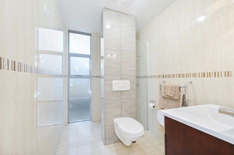 Photo of property in 2/2 Aberdeen Road, Campbells Bay, Auckland, 0620