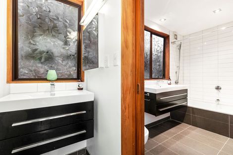 Photo of property in 2/113 Daffodil Street, Titirangi, Auckland, 0604