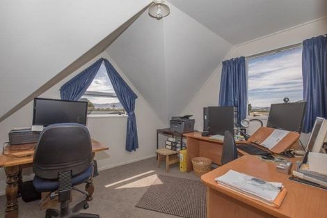 Photo of property in 61 Kennedy Crescent, Wanaka, 9305