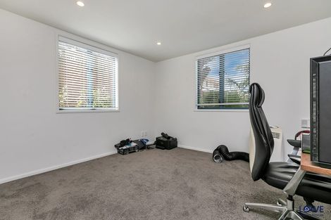 Photo of property in 480a Beach Road, Murrays Bay, Auckland, 0630